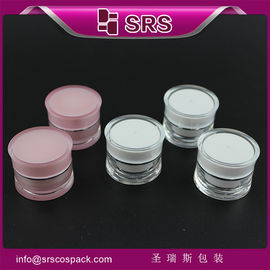Mini frasco de plástico com creme para cuidados com a pele