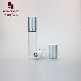 10 ml de vidro transparente, transparente e vazio, em rolos de vidro sobre uma bola de metal em garrafas de perfume